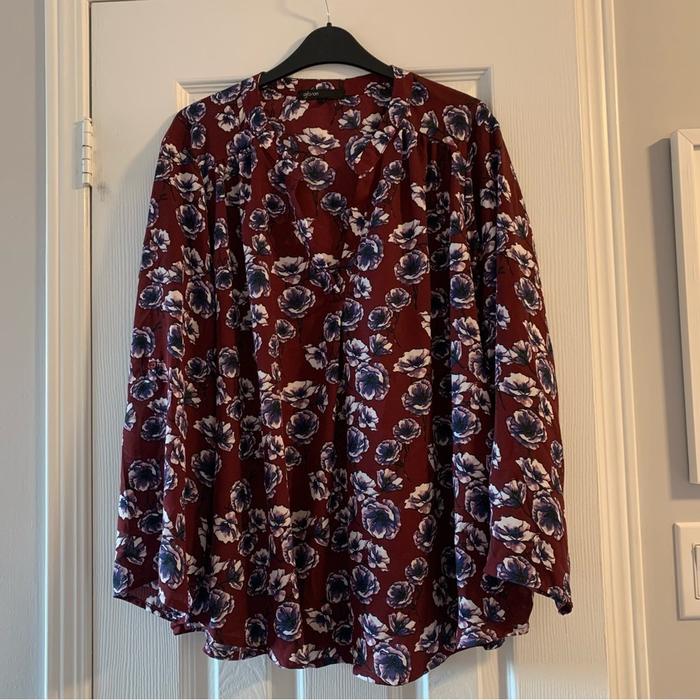 Gibson Burgundy Floral Print Vneck Blouse